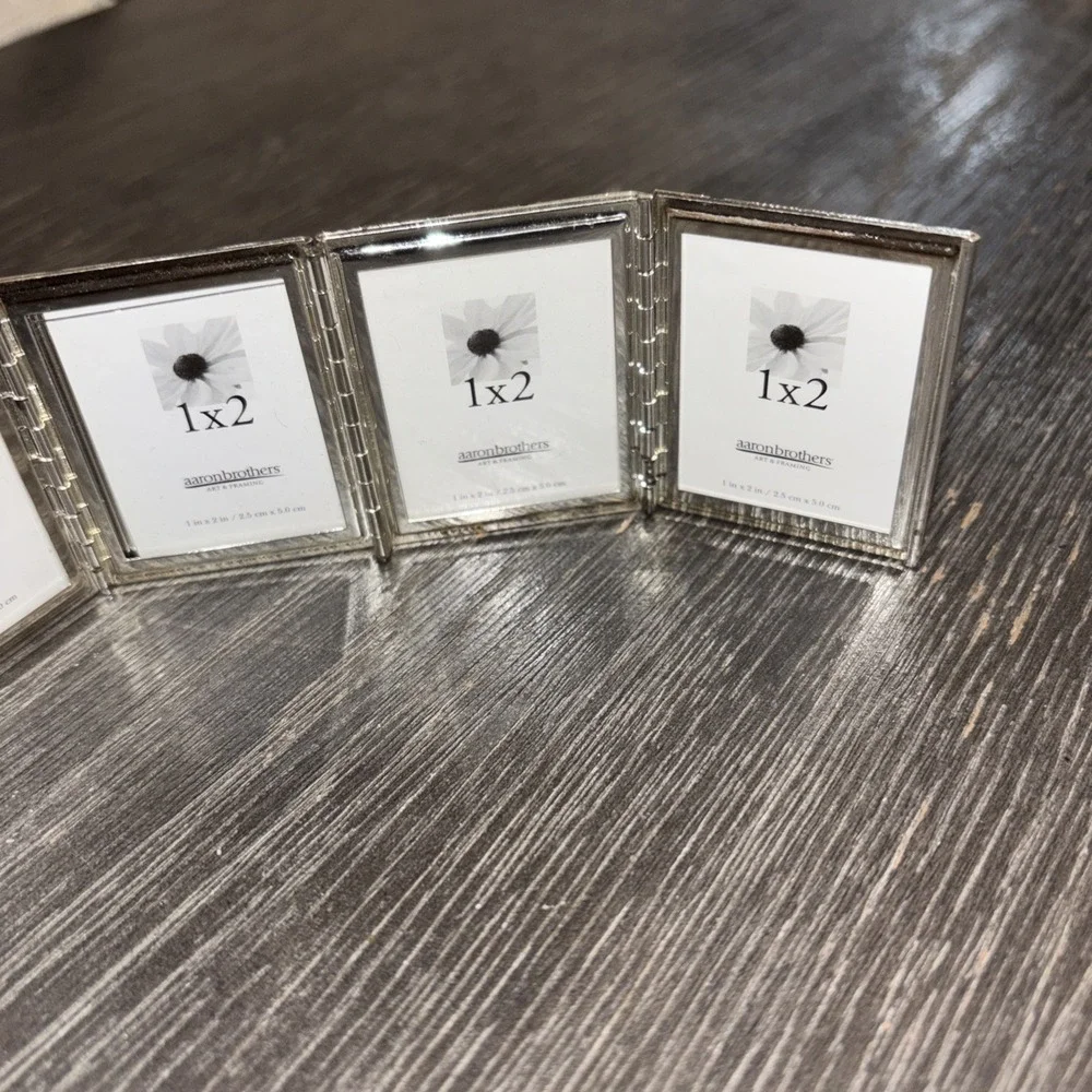 Vintage Hinged Photo Frame QuadFold Mini Silver‎ Tone Embossed Metal 1x2